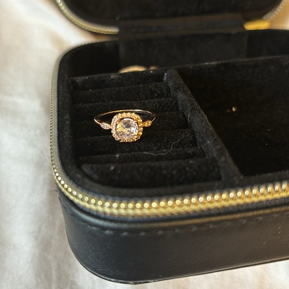 Gold ring - Picture 2 of 2